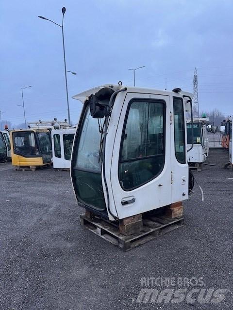 Liebherr A 314 CAB Kabine i unutrašnjost