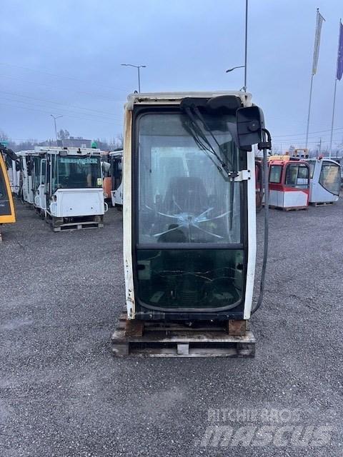 Liebherr A 314 CAB Kabine i unutrašnjost