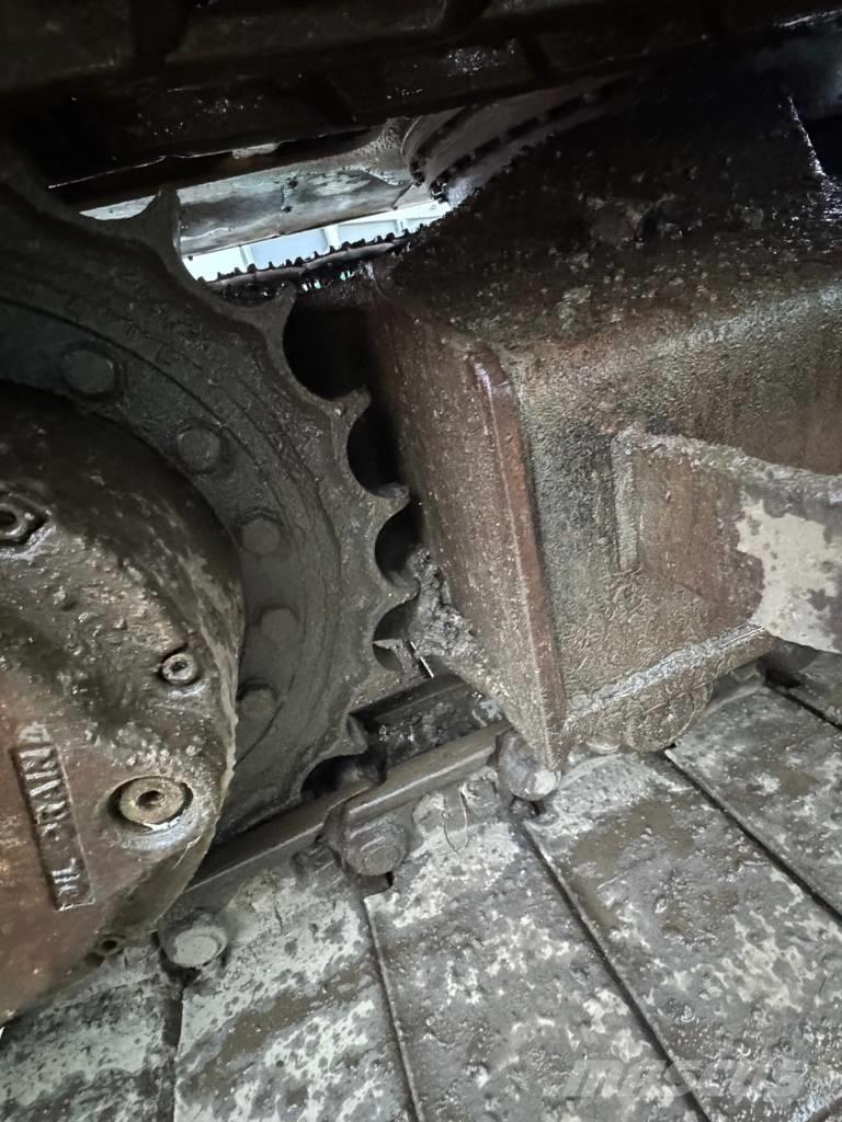 JCB JS 130 Bageri guseničari