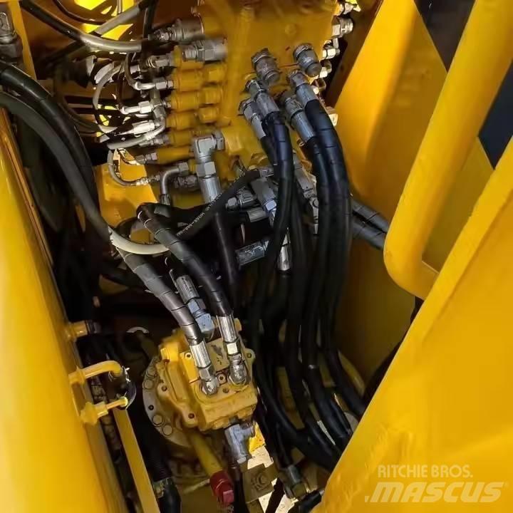 Komatsu PC130 Bageri guseničari