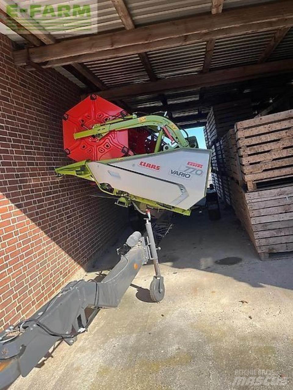 CLAAS trion 730 Kombajni