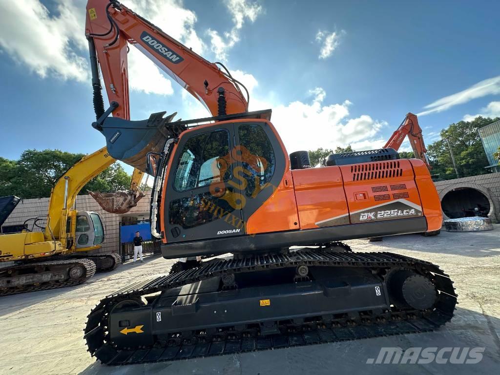 Doosan DX 225 LCA Bageri guseničari