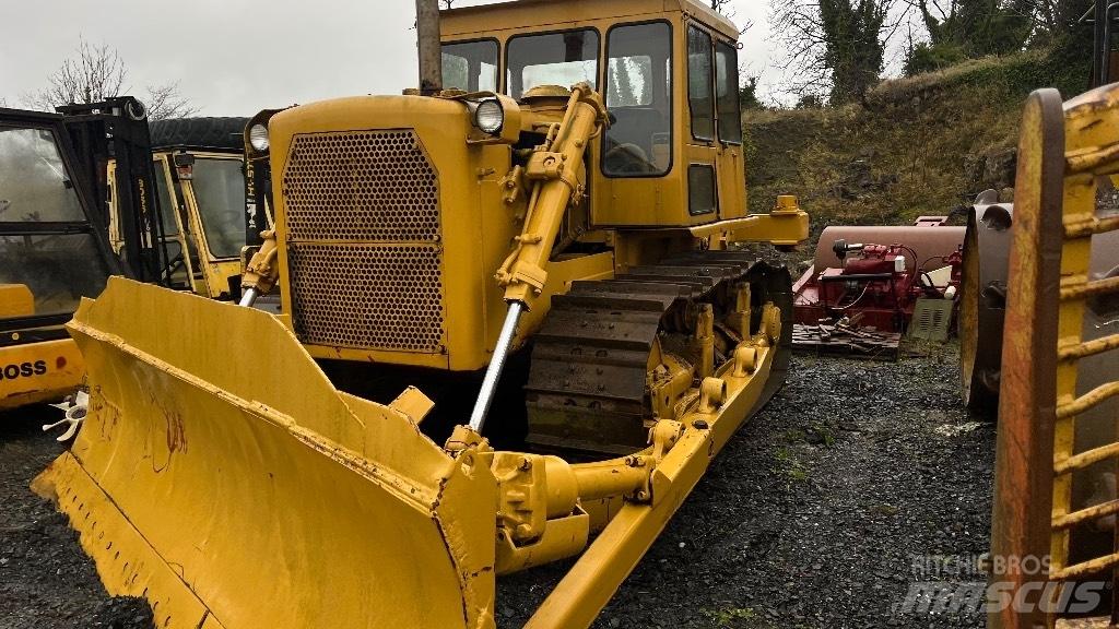 CAT D7 with ripper Buldožeri guseničari