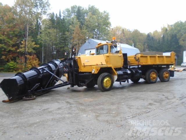 Mack RM 6866 S Snežne daske i plugovi