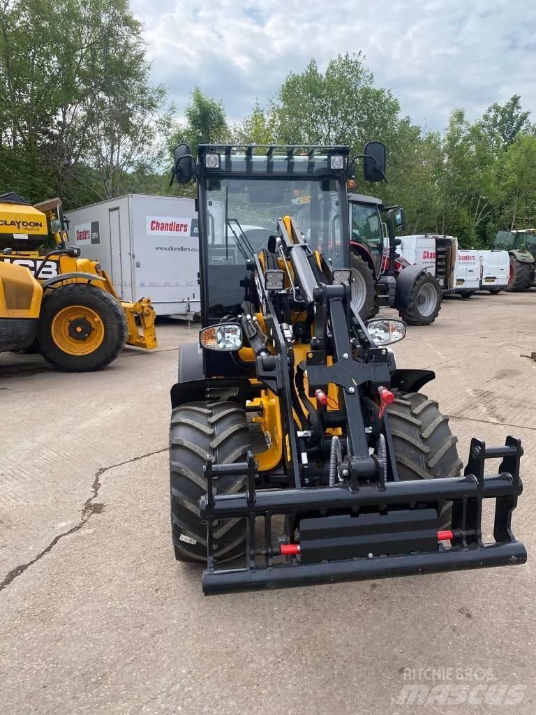 JCB 403 PLUS Poljoprivredni teleskopski utovarivači