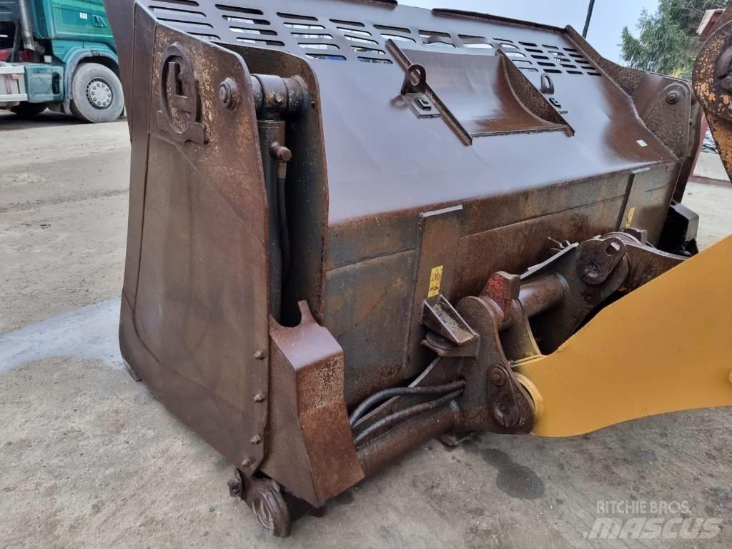 CASE 821 F Utovarivači na točkove