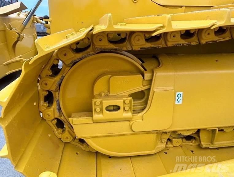 Komatsu D 65PX-18 Buldožeri guseničari