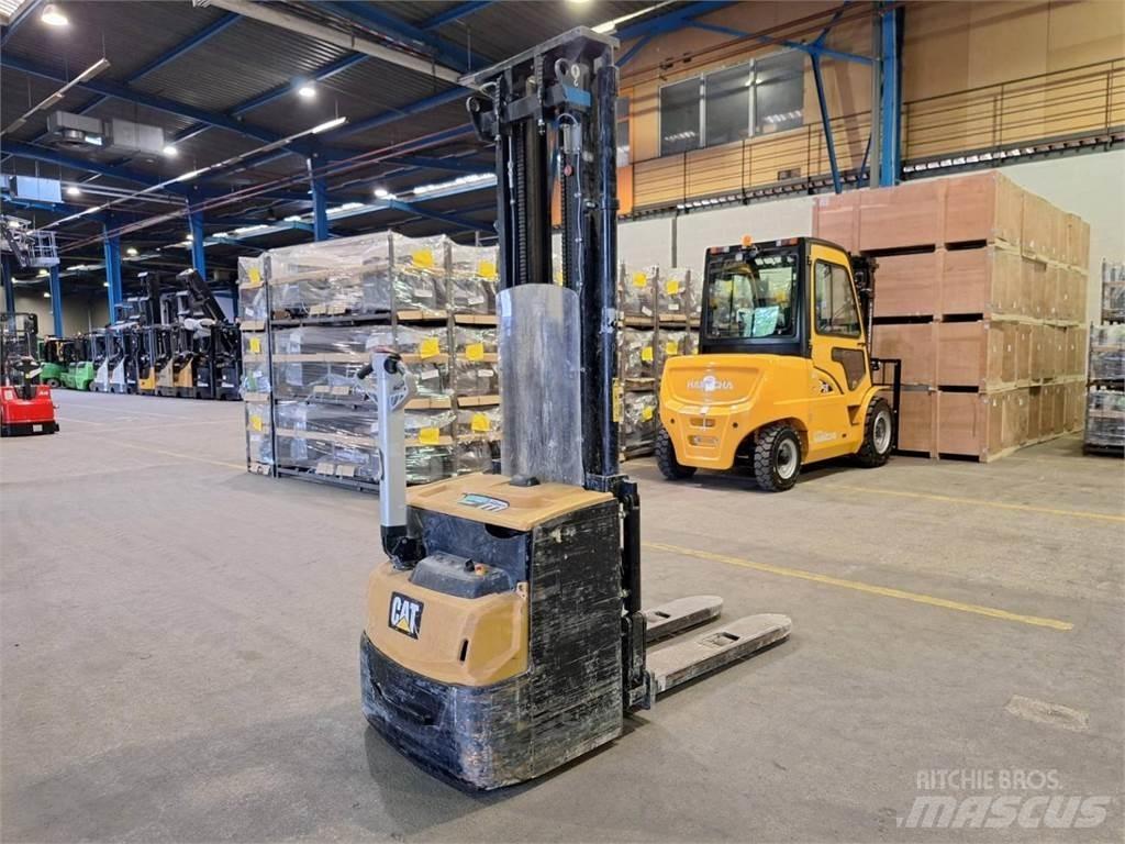 CAT NSP16N2 Ručni električni viljuškar