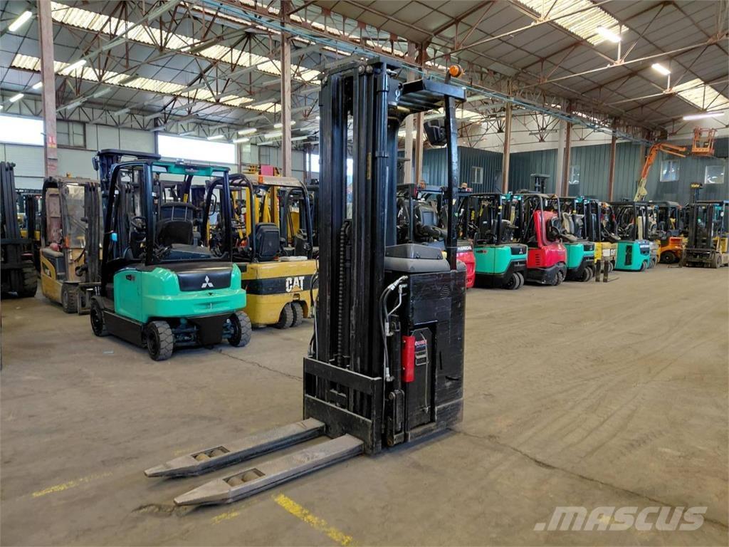 CAT NSR16N Samopogonski ručni viljuškari