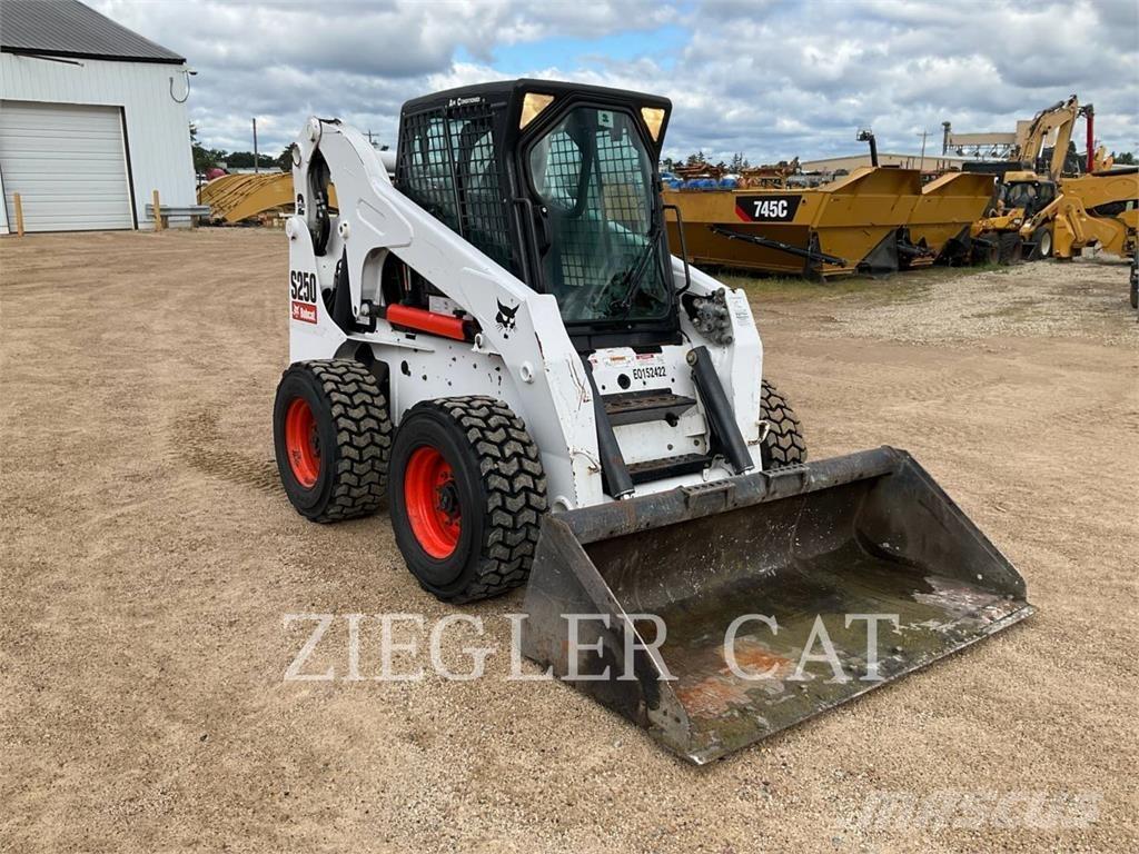 Bobcat S250 Skid steer mini utovarivači