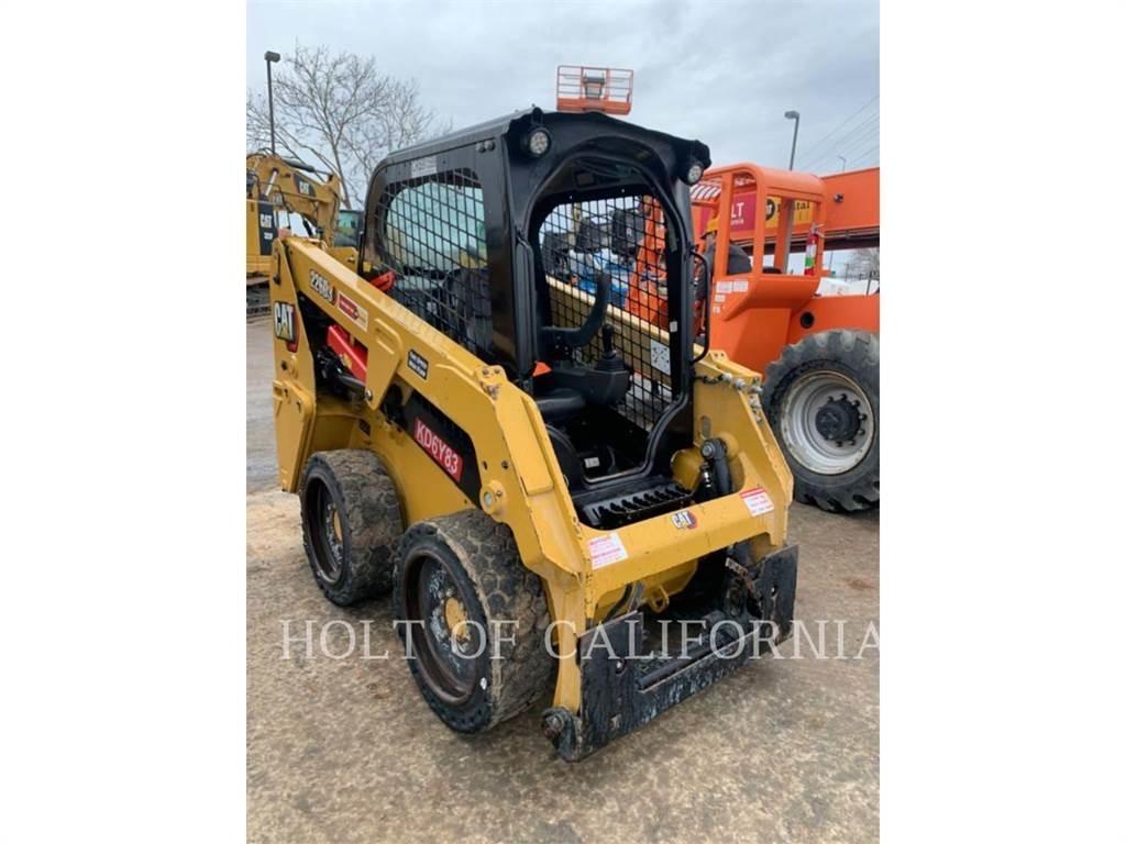 CAT 226 HF Skid steer mini utovarivači