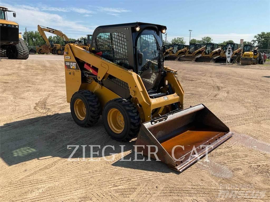 CAT 226D Skid steer mini utovarivači