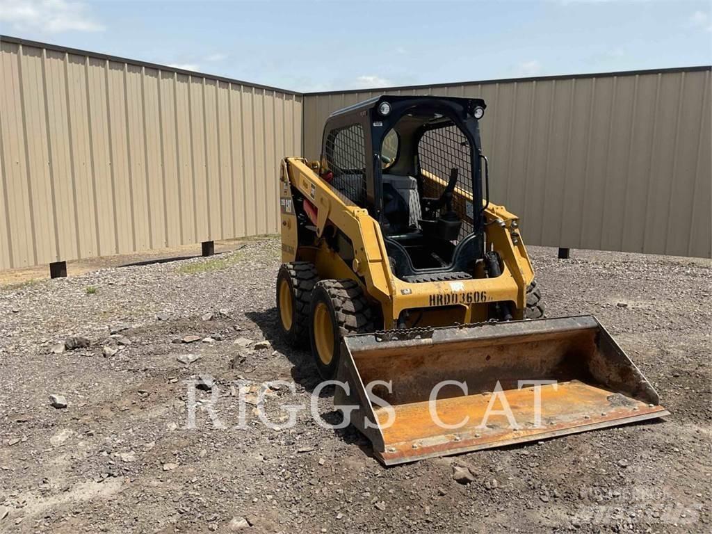 CAT 226D Skid steer mini utovarivači
