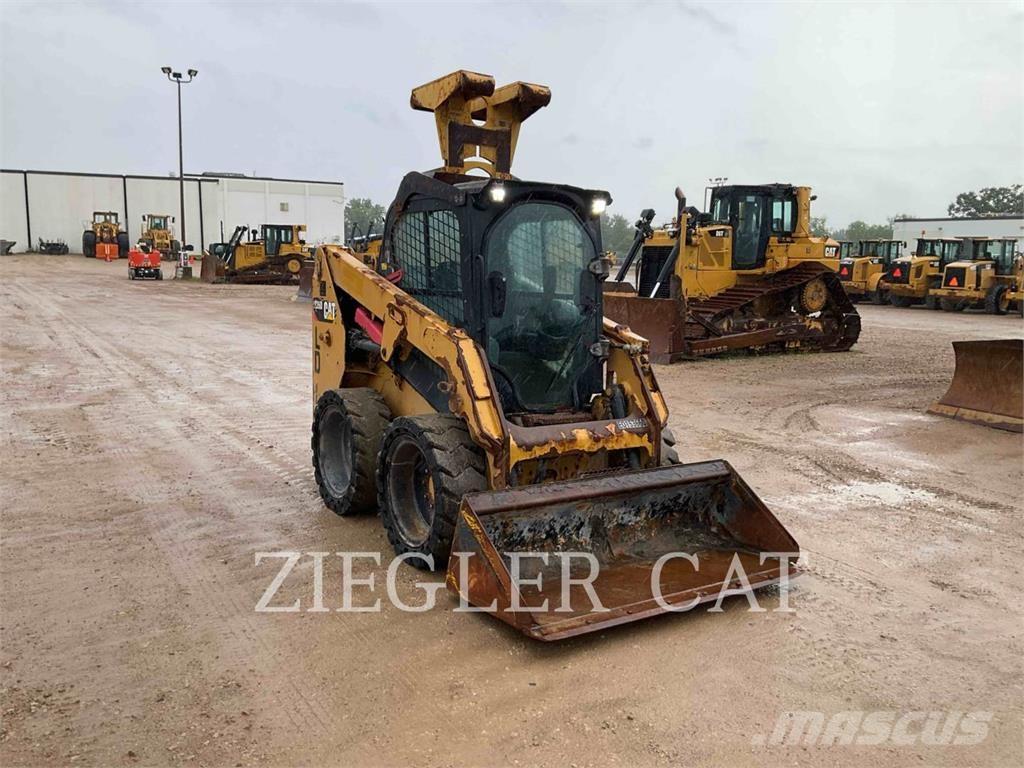 CAT 226D Skid steer mini utovarivači