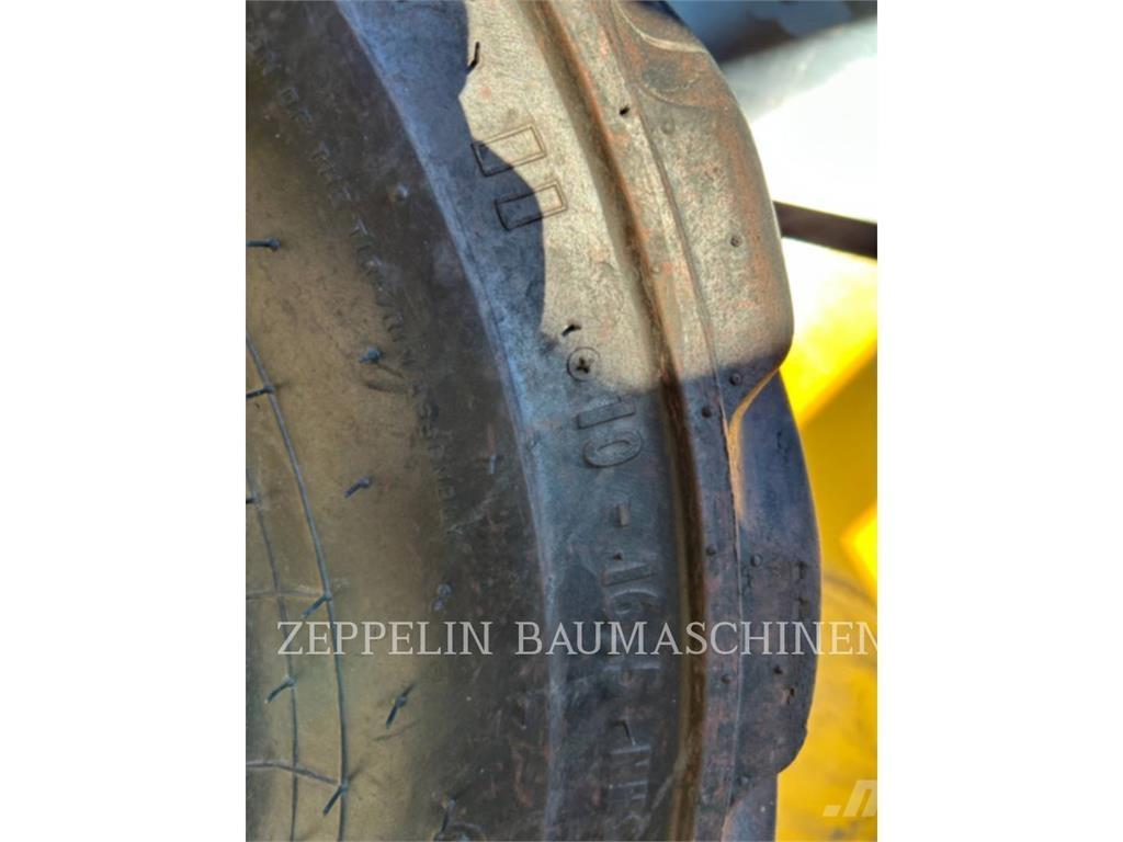 CAT 226D Skid steer mini utovarivači