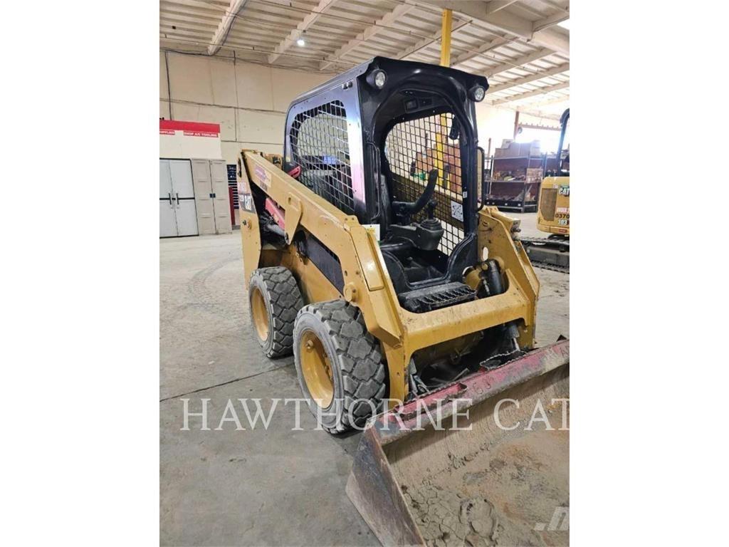 CAT 226D Skid steer mini utovarivači