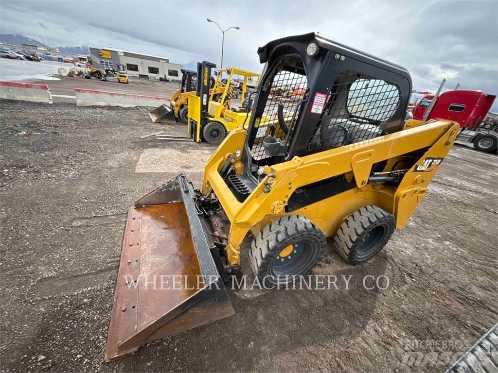 CAT 226D C1-H2 Skid steer mini utovarivači