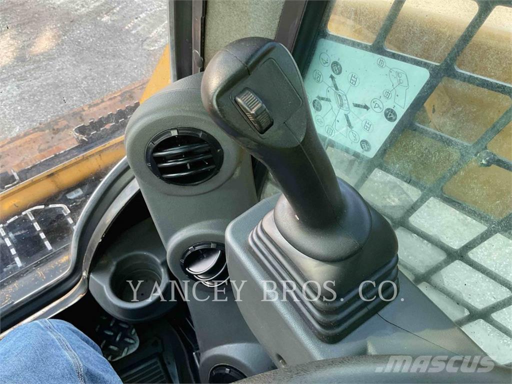 CAT 226D3 Skid steer mini utovarivači