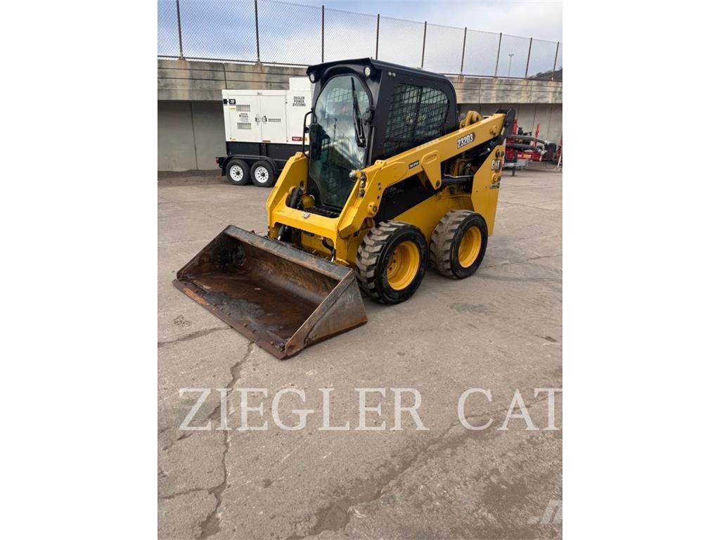 CAT 232D3 Skid steer mini utovarivači