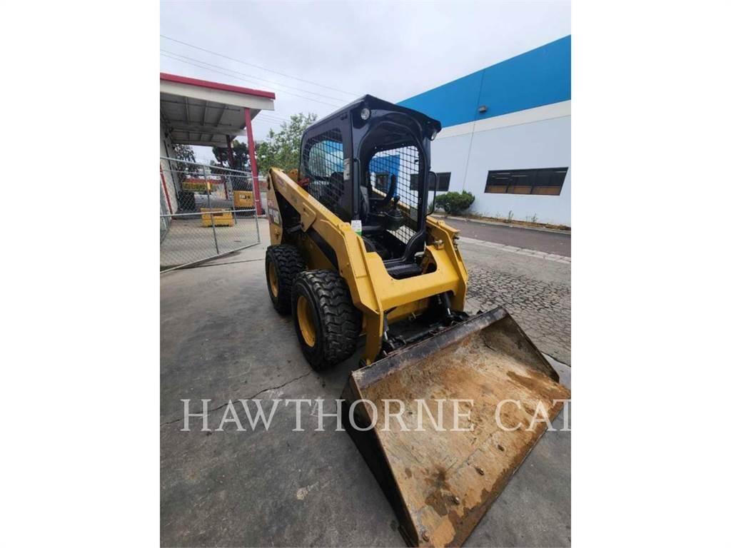 CAT 236D Skid steer mini utovarivači