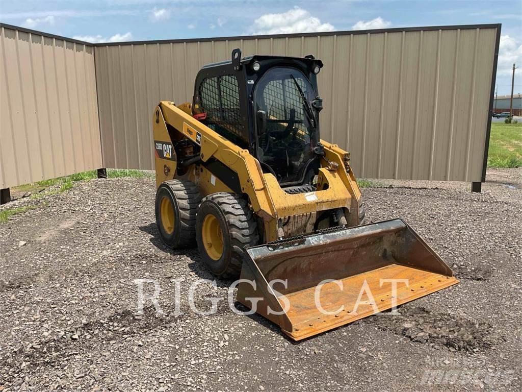 CAT 236D A Skid steer mini utovarivači