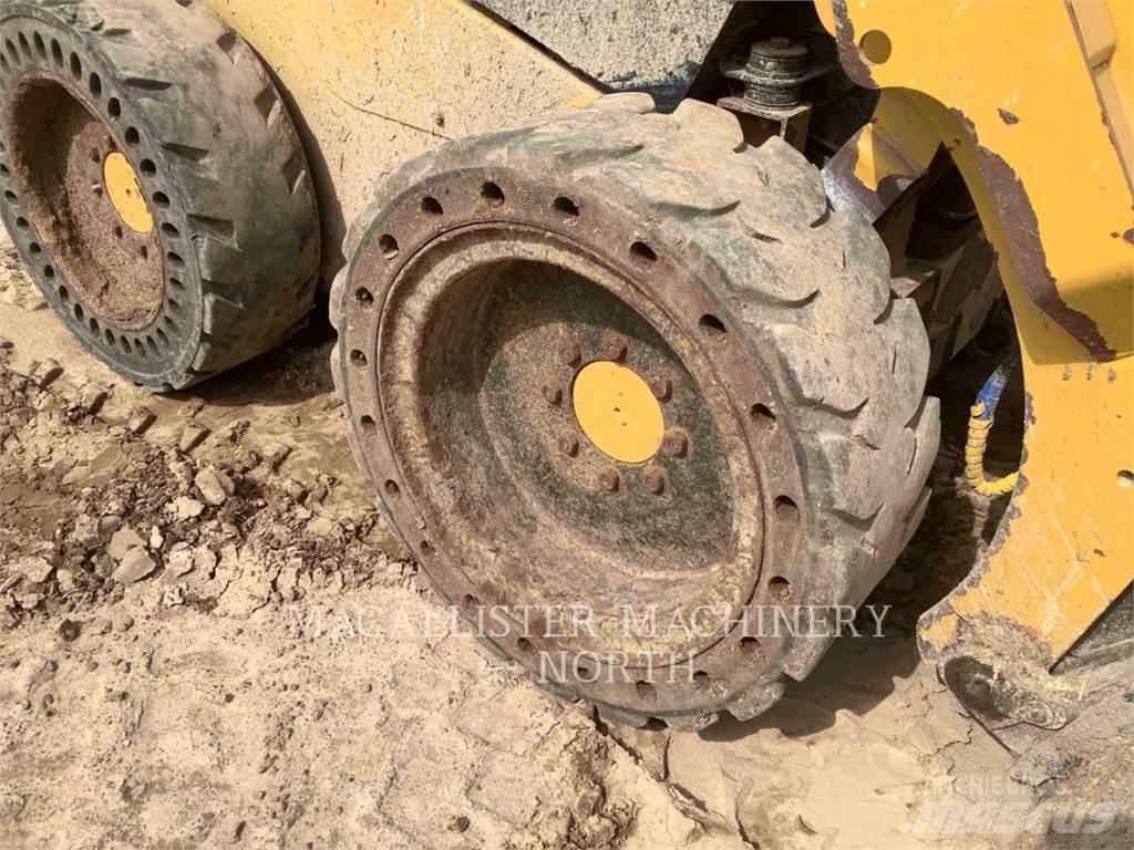 CAT 236D CQ Skid steer mini utovarivači