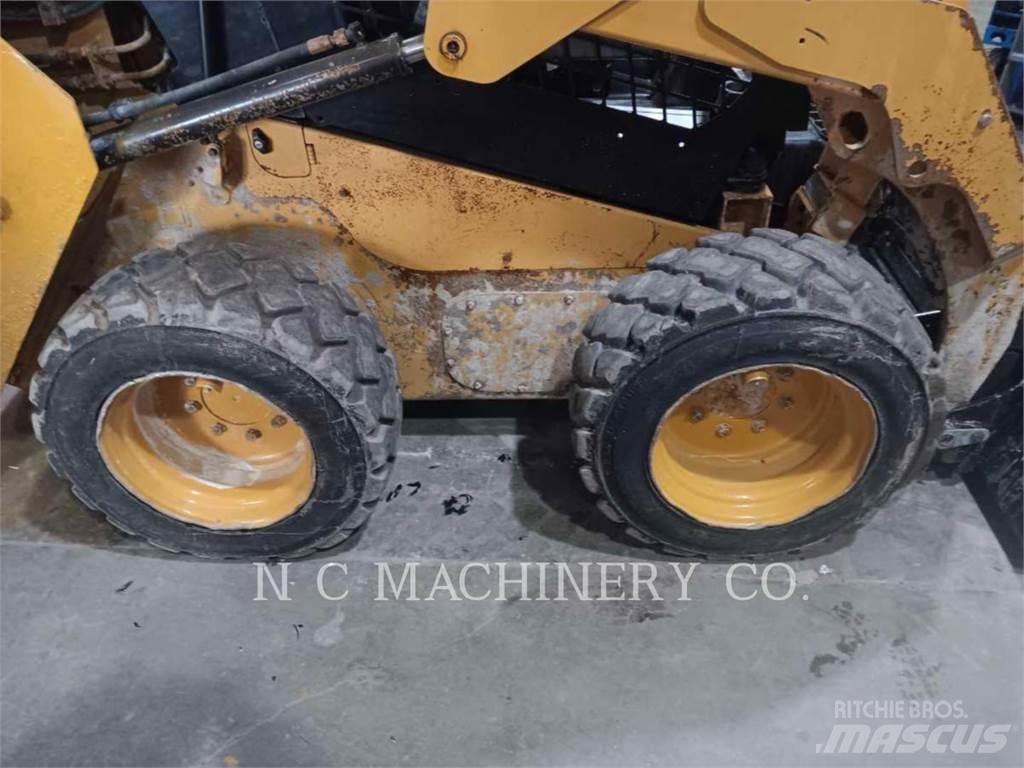 CAT 236D H2CN Skid steer mini utovarivači