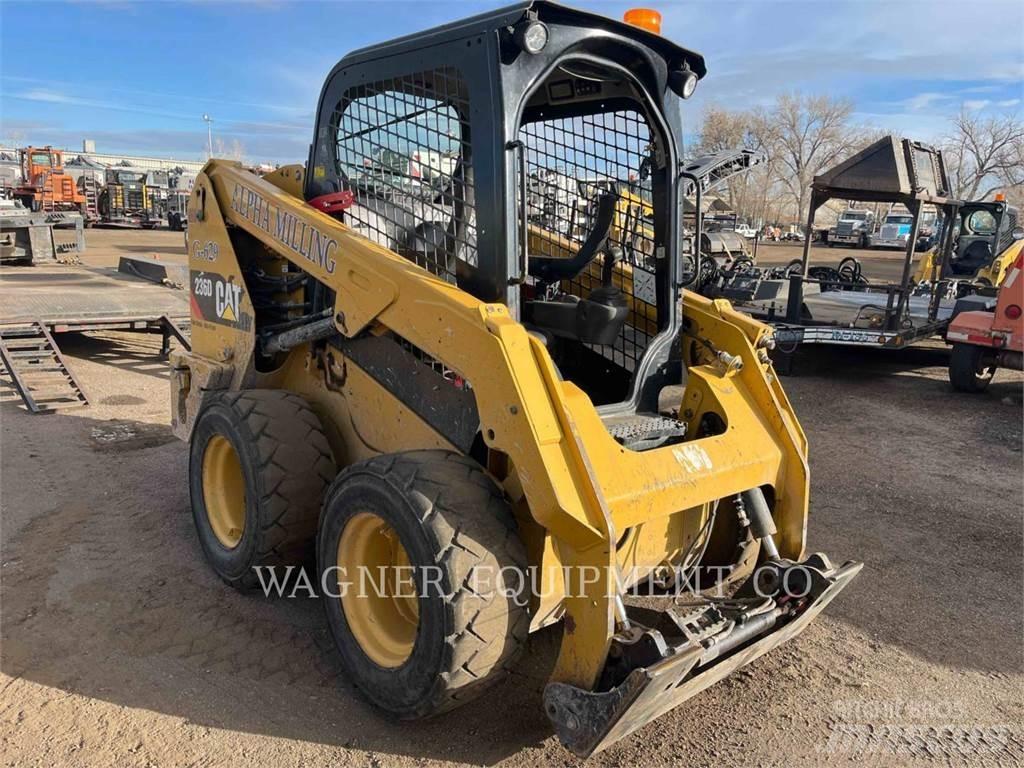 CAT 236D HF Skid steer mini utovarivači