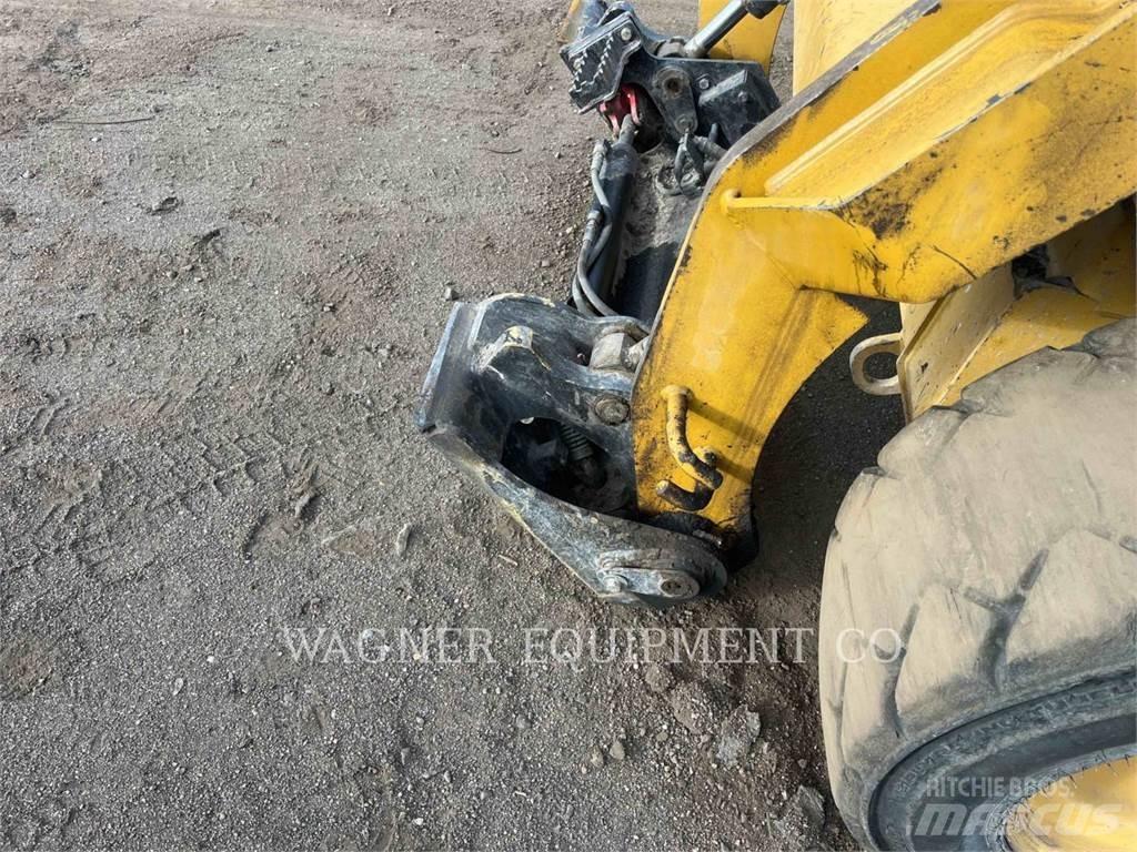 CAT 236D HF Skid steer mini utovarivači