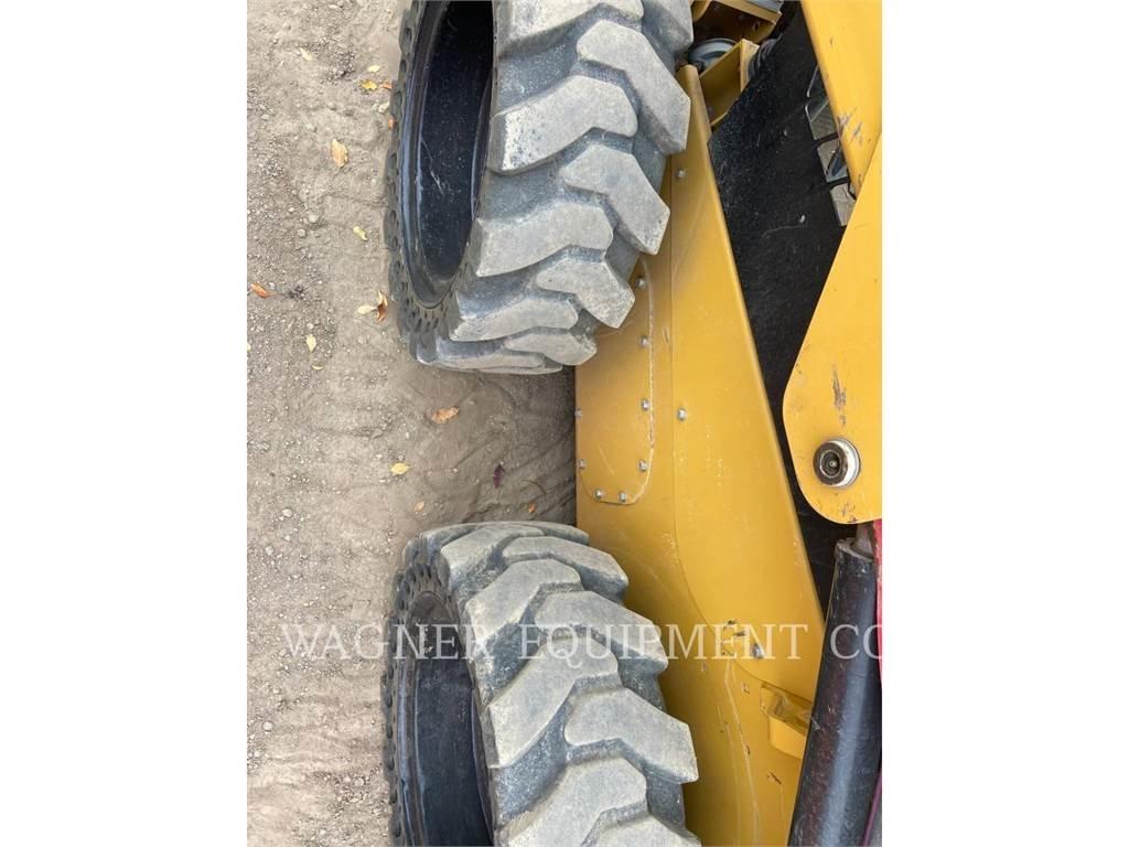 CAT 236D3 Skid steer mini utovarivači