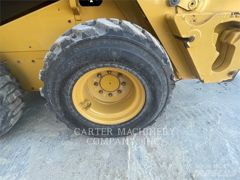CAT 236D3 Skid steer mini utovarivači