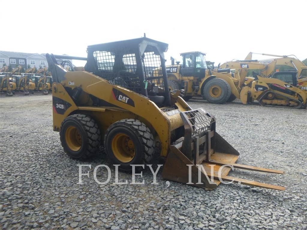 CAT 242B3 Skid steer mini utovarivači