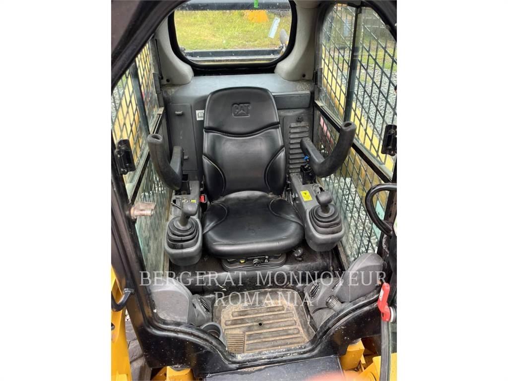 CAT 242D Skid steer mini utovarivači