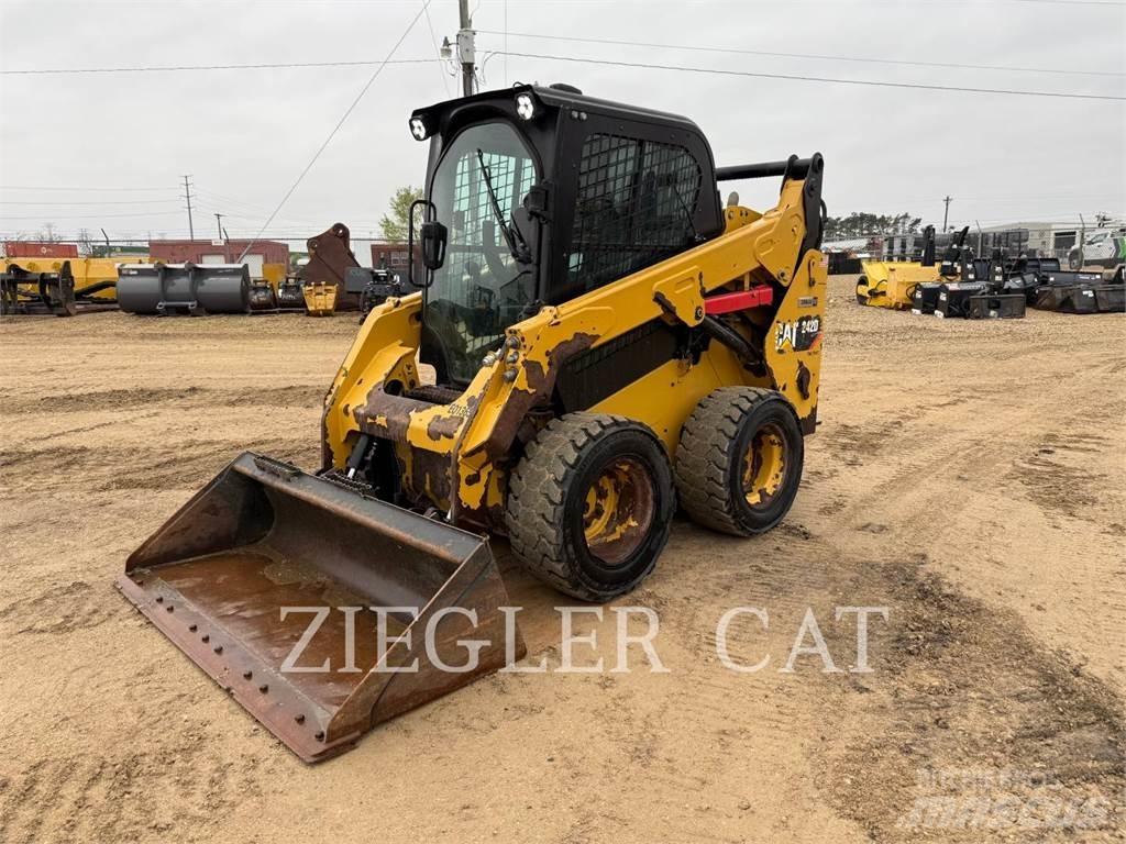 CAT 242D Skid steer mini utovarivači