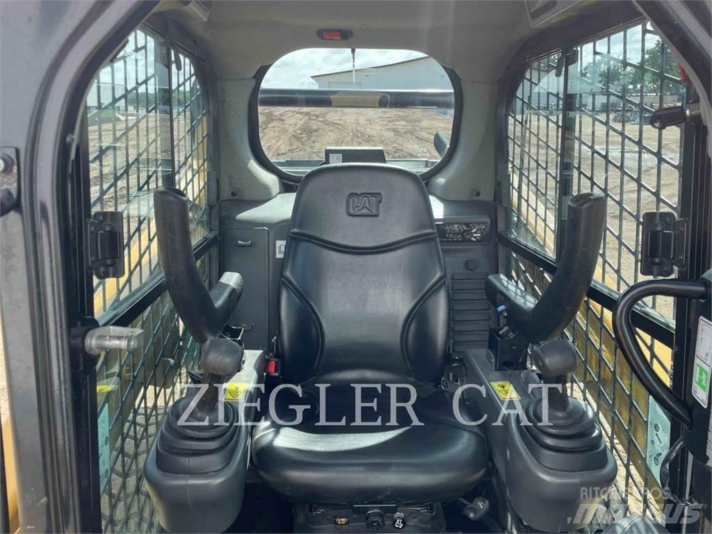 CAT 242D Skid steer mini utovarivači