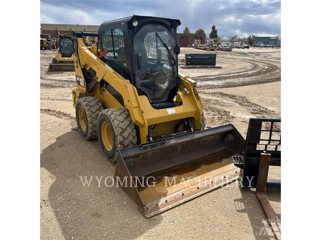 CAT 242D Skid steer mini utovarivači