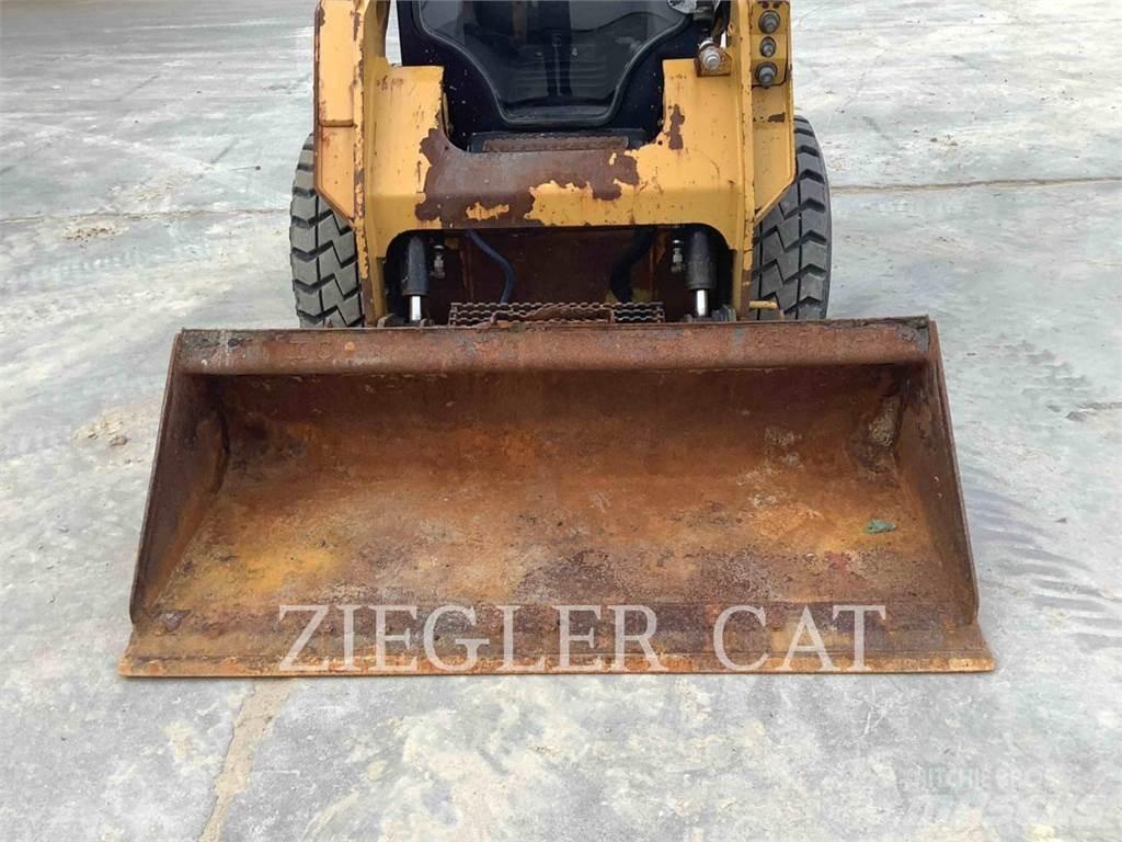 CAT 242D Skid steer mini utovarivači