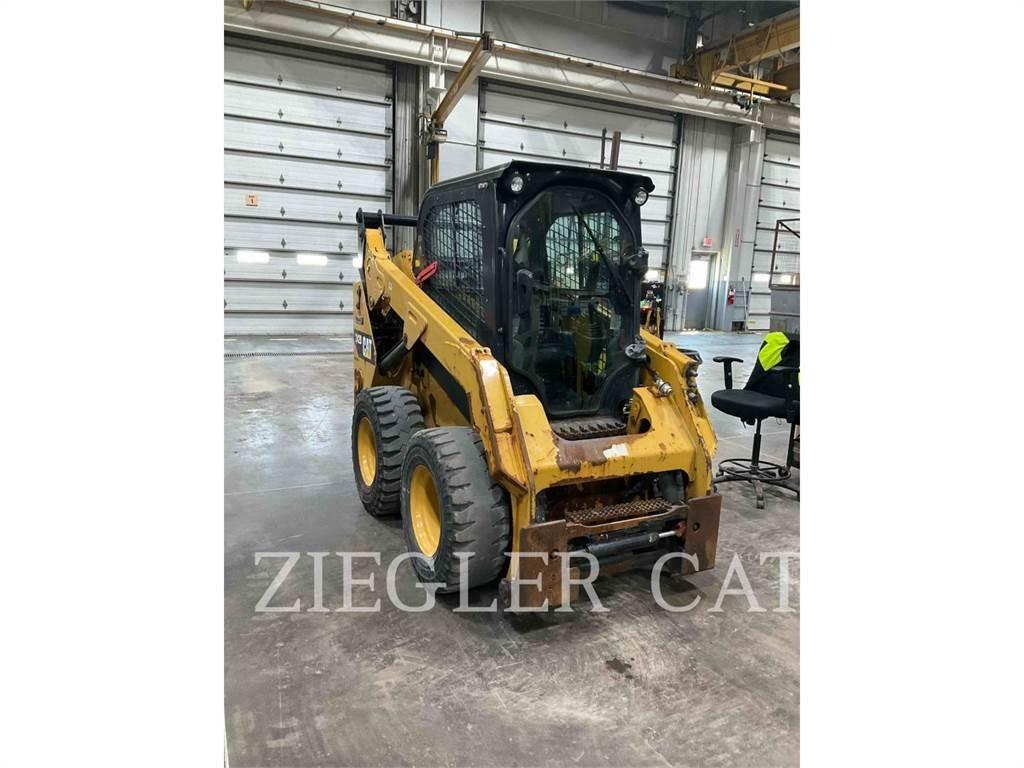 CAT 242D Skid steer mini utovarivači