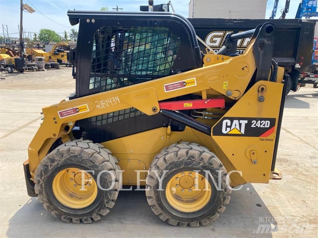 CAT 242D Skid steer mini utovarivači