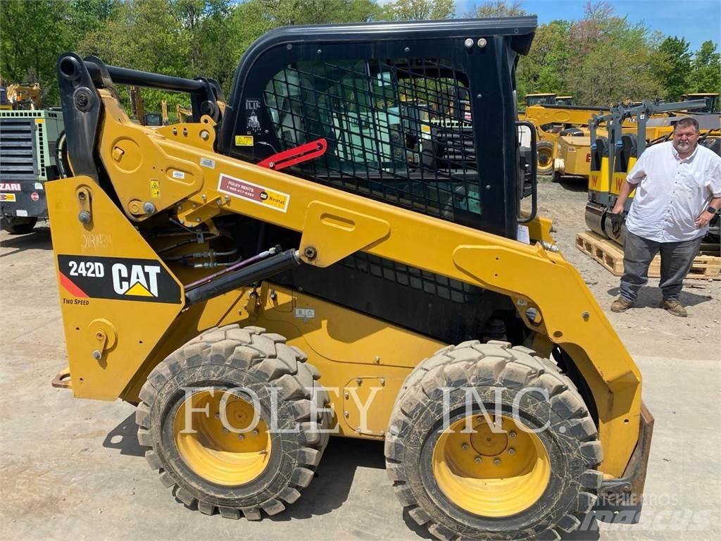CAT 242D Skid steer mini utovarivači