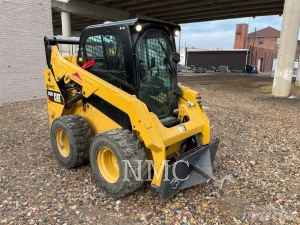 CAT 242D Skid steer mini utovarivači