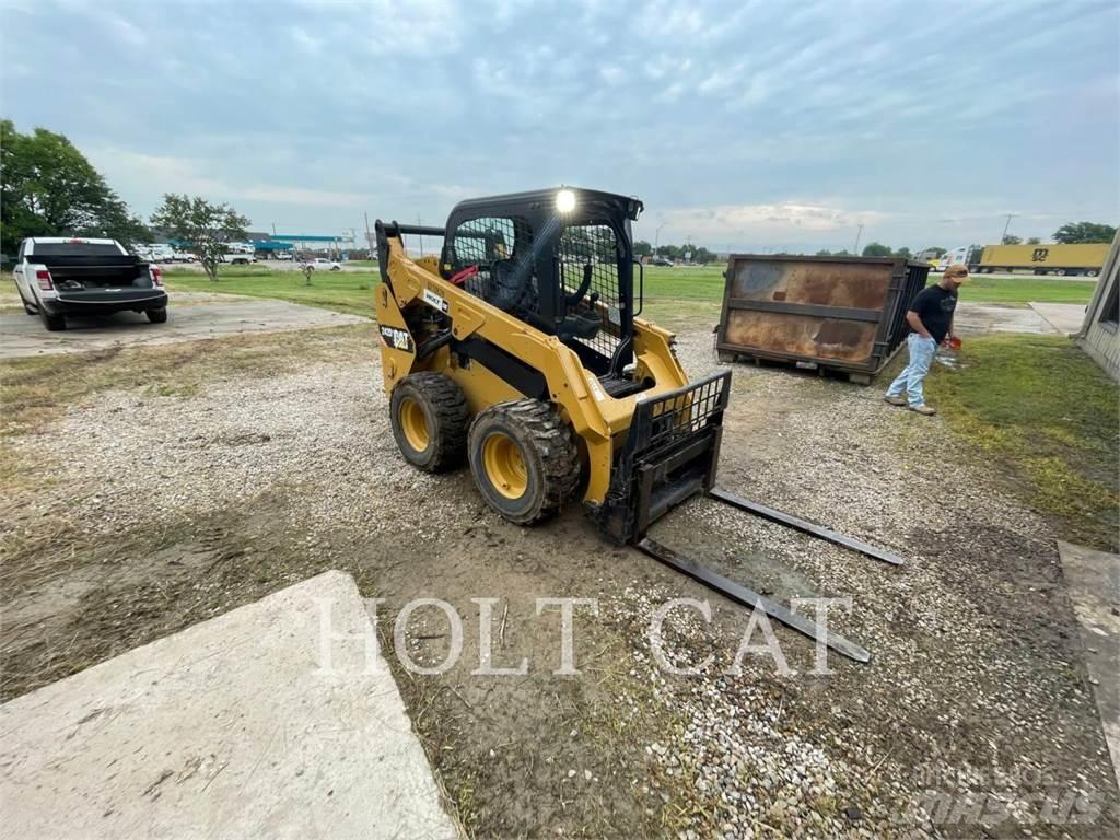 CAT 242D Skid steer mini utovarivači