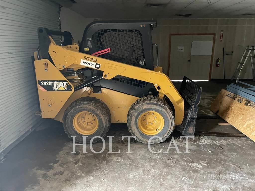 CAT 242D Skid steer mini utovarivači