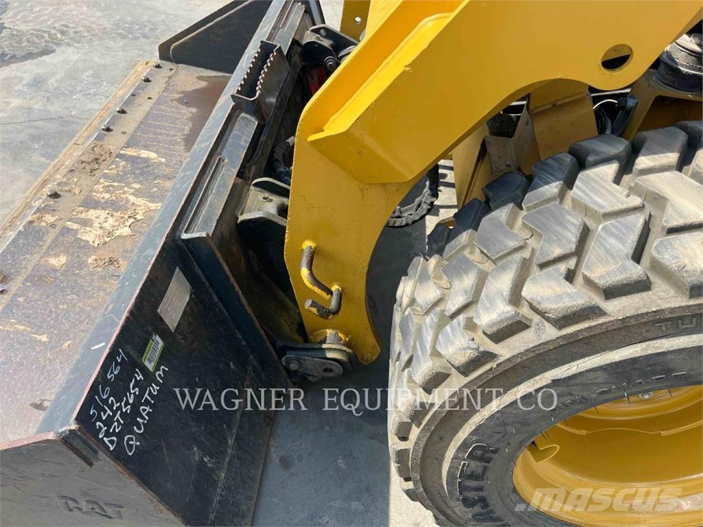 CAT 242D Skid steer mini utovarivači