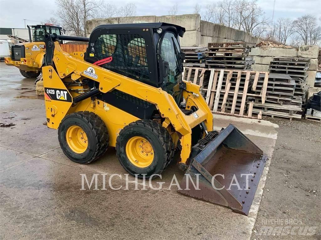 CAT 242D A2Q Skid steer mini utovarivači