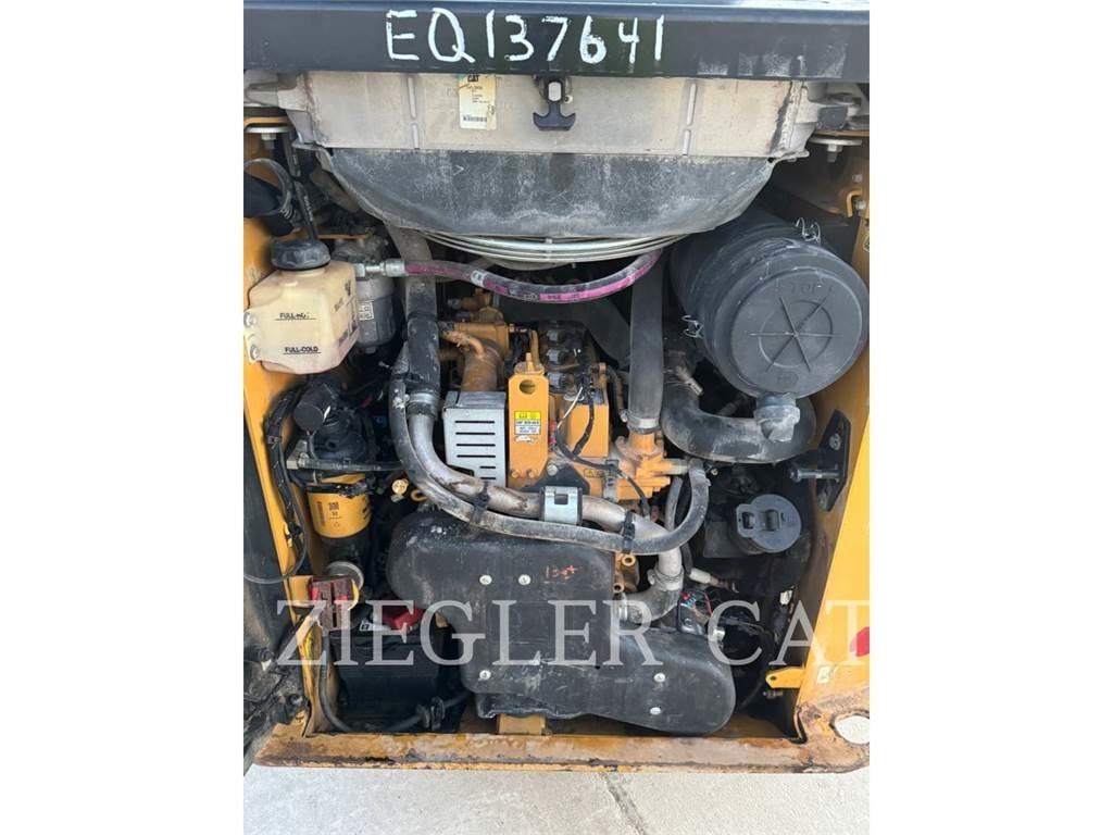 CAT 242D3 Skid steer mini utovarivači