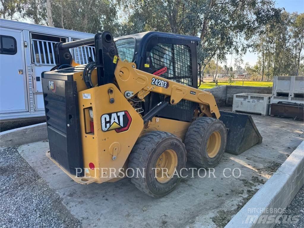 CAT 242D3 Skid steer mini utovarivači