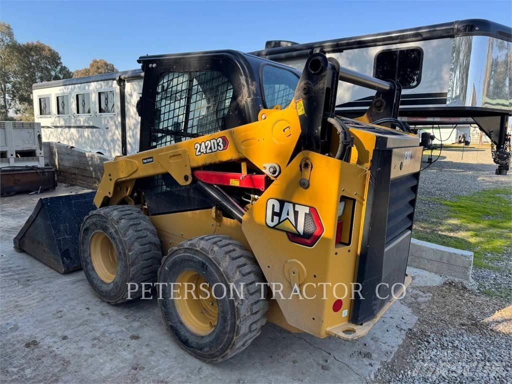 CAT 242D3 Skid steer mini utovarivači