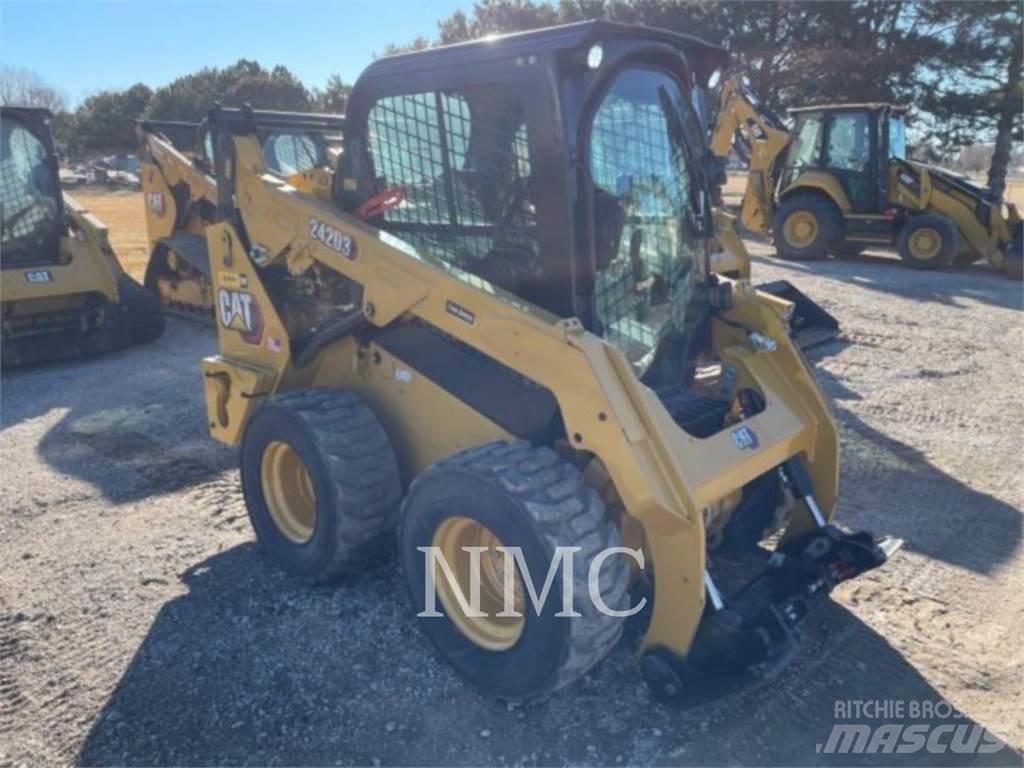 CAT 242D3 Skid steer mini utovarivači