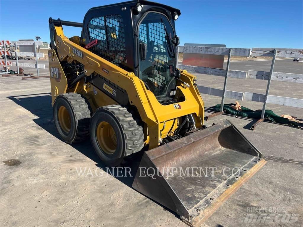 CAT 242D3 Skid steer mini utovarivači